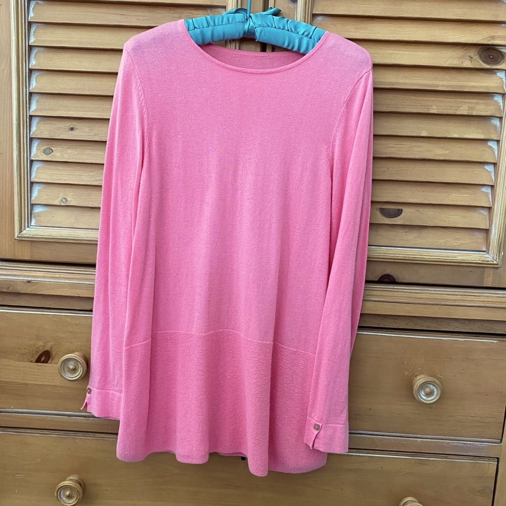 Peachy! Fine gauge knitted sweater tunic, button accented split cuffs, salmon, L